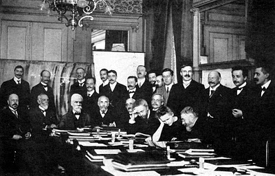 1911_Solvay_conference_600x2000